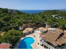 Exceptional properties in Catalunya