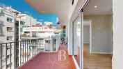 Completely Renovated Penthouse in Eixample Left - picture 4 title=