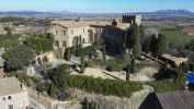 Château médiéval restauré au cœur de la Costa Brava, à 15 minutes de la plage.