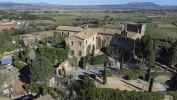 Castell medieval rehabilitat al cor de la Costa Brava, a 15 minuts de la platja.