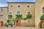 Stately village house of 1,820 m² with tourist license in the heart of Empordà, Costa Brava